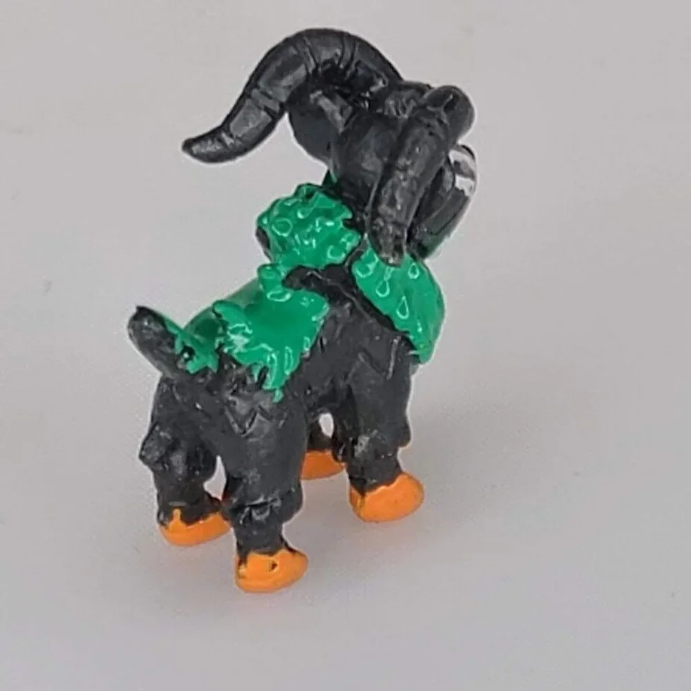 Pokemon 2000s Mini Vinyl R/L W Gumball Miniature Size Gogoat Action Figure B3 - Picture 4 of 11